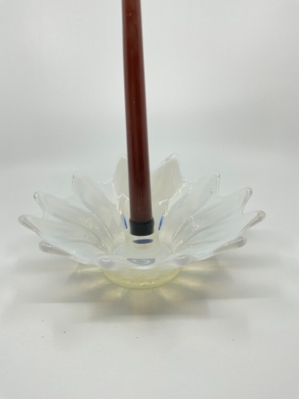 포스토리아 &quot;Heirloom&quot; 화이트 오팔레슨 (유백색) 아트 글래스 플로라 캔들 보울 Fostoria &quot;Heirloom&quot; White Opalescent Art Glass Flora Candle Bowl circa 1959-1962