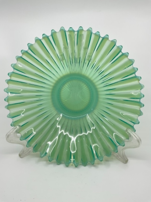 포스토리아 &quot;Heirloom&quot; 그린 오팔레슨 (유백색) 아트 글래스 원형 주름진 보울 Fostoria &quot;Heirloom&quot; Green Opalescent Art Glass Round Crimped Bowl circa 1959-1962