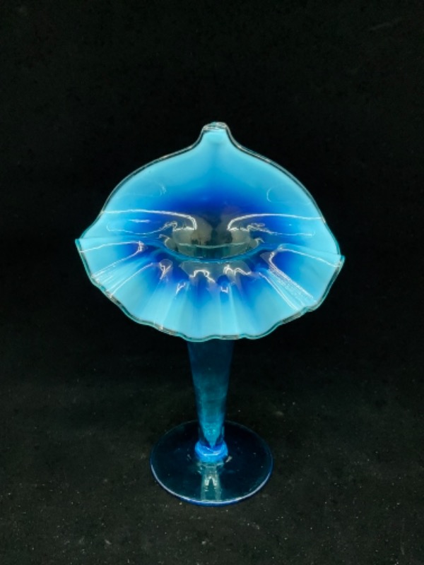 펜톤 블루 오팔-스님 아트 글래스 “Jack in the Pulpit&quot; 베이스 Fenton Blue Opalescent Art Glass &quot;Jack in the Pulpit&quot; Vase