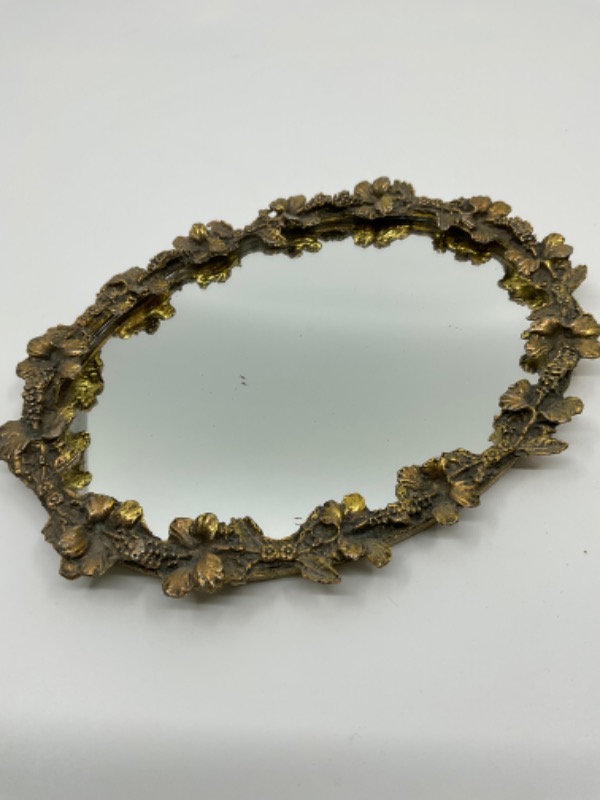 빈티지 화려한 드레서 거울 Vintage Ornate Dresser Mirror / Plateau