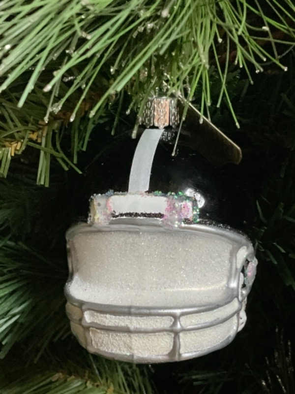 올드 월드 핸드 블로운 / 핸드페인트 &quot;Football Helmet&quot; 크리스마스 트리 장식 2018 Old World Christmas Hand Blown / Painted &quot;Football Helmet&quot; Christmas Tree Ornament