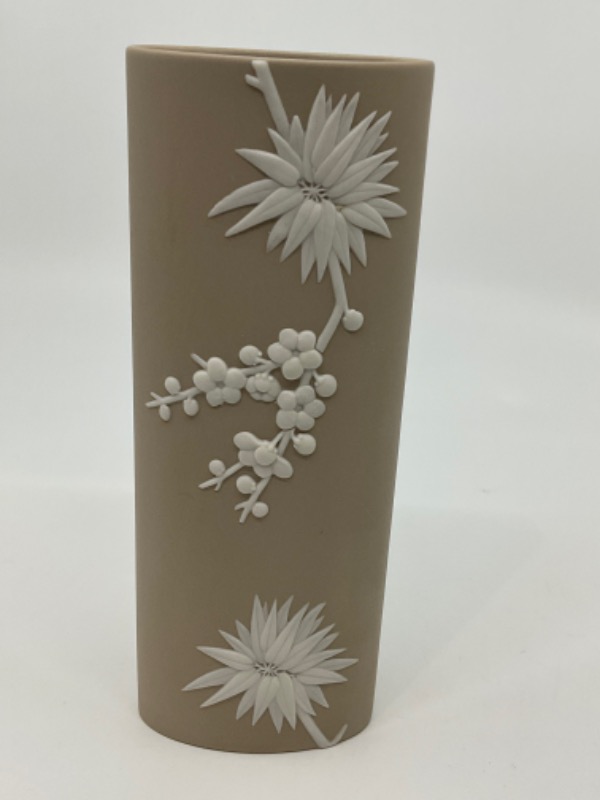 웨지우드 회갈색 브라운 제스퍼웨어 &quot;Prunus Blossoms&quot; (자두꽃) 스필 베이스 Wedgwood Taupe Brown Jasperware &quot;Prunus Blossoms&quot; Spill Vase - RARE!!!