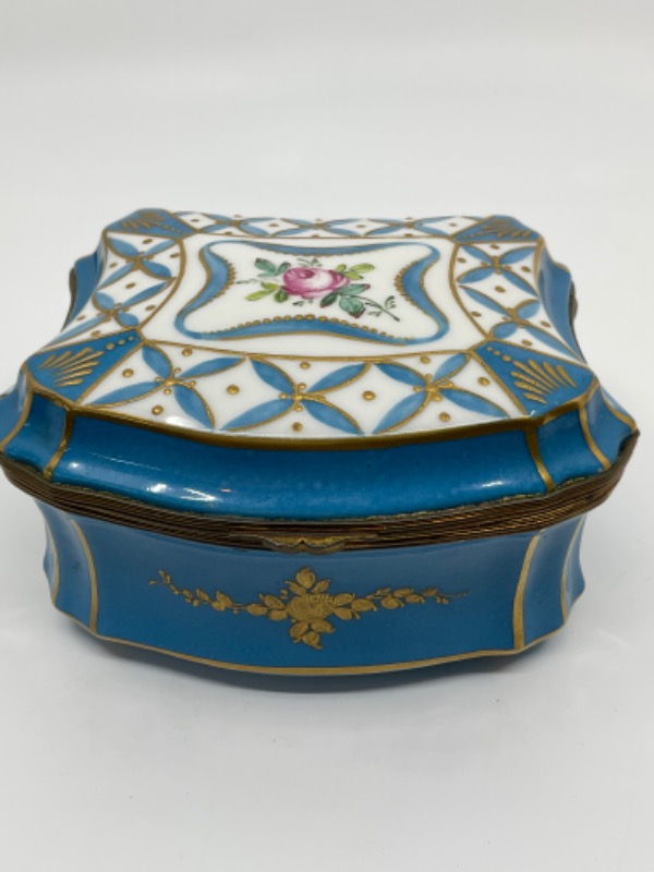 프렌치 핸드페인트 힌지 도자기 박스 French Hand Painted Hinged Porcelain Box circa 1900