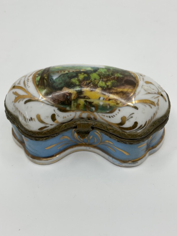 19세기 힌지 도자기 드레서 박스 19th C Hinged Porcelain Dresser Box