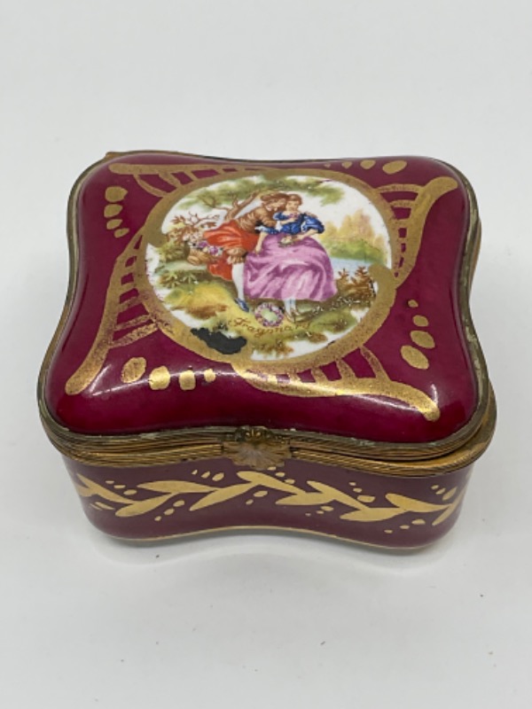 프라고나르 리모지 힌지 도자기 박스 Fragonard Limoges Hinged Porcelain Box