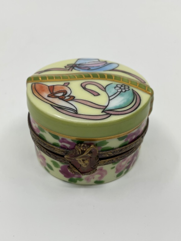 Peint 메인 리모지 핸드페인트 도자기 미니 모자 박스 W 모자 Peint Main Limoges Hand Painted Porcelain Mini Hat Box with Hat