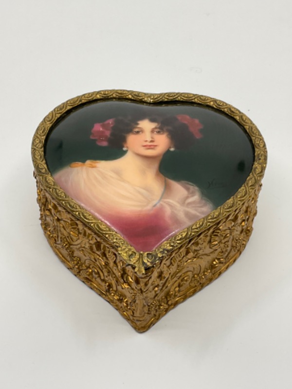 빅토리언 카퍼 (구리) 트링킷 박스와 핸드페인트 미니 초상화 온 도자기 커버 Victorian Copper Trinket Box w/ Hand Painted Mini Portrait on Porcelain Cover circa 1890
