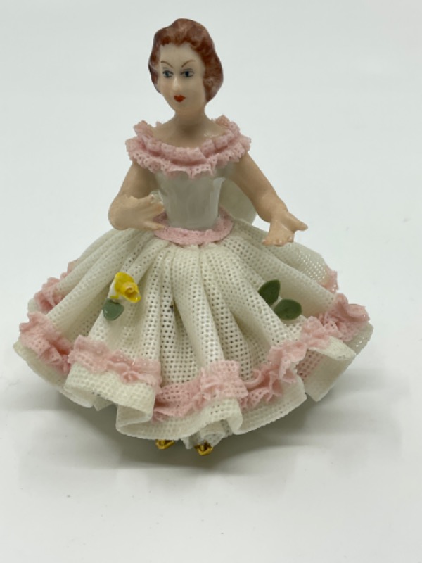 드레스덴 도자기 레이스 피겨린-있는 그대로-데미지- Dresden Porcelain Lace Figurine circa 1950