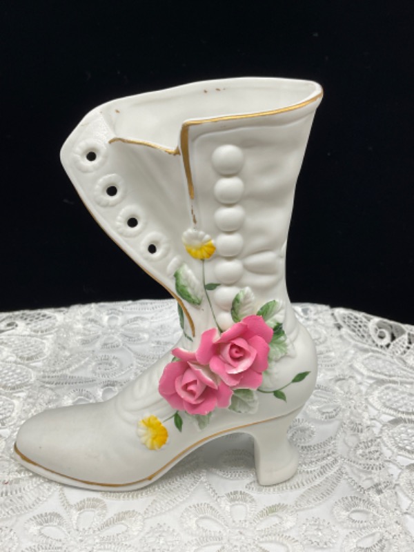 Inarco 도자기 부츠 W/ 적용된 플라워 Inarco Porcelain Shoe w/ Applied Flowers