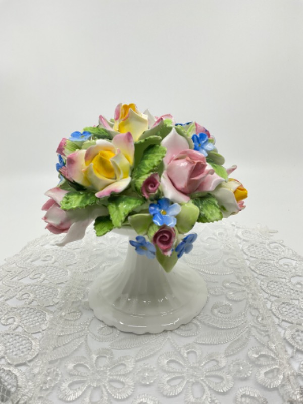 로얄 애덜리 도자기 보울 W/ 적용된 플라워-있는 그대로-크랙- Royal Adderley Porcelain Bowl w/ Applied Flowers circa 1970 - AS IS