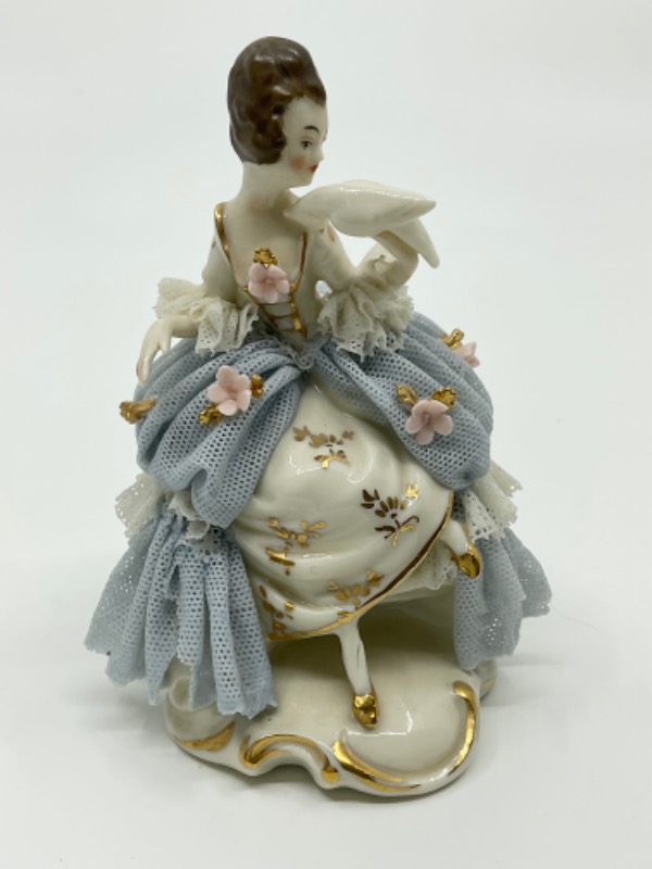 드레스덴 도자기 레이스 피겨린 Dresden Porcelain Lace Figurine circa 1950