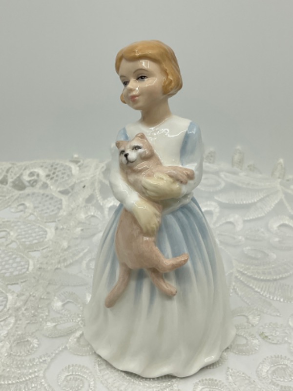 로얄 돌턴  &quot;My First Pet&quot; 피겨린-스몰 싸이즈- Royal Doulton &quot;My First Pet&quot; Figurine circa 1991 - Small size