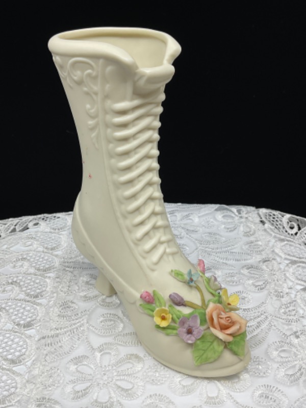 레프톤 핸드페인트 도자기 부츠 W/ 적용된 플라워 Lefton Hand Painted Porcelain Shoe w/ Applied Flowers