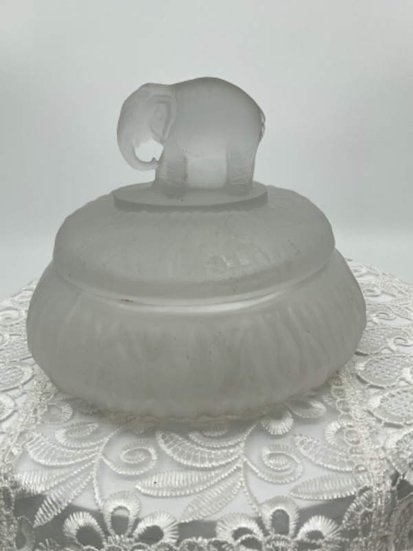 L E 스미스 새틴 글래스 코끼리 파우더 잘 L E Smith Satin Glass Elephant Powder Jar circa 1930