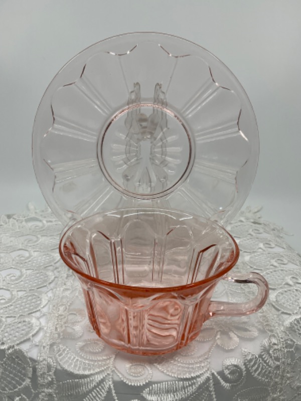 핑크 디프레션 글래스 컵 &amp; 소서 Pink Depression Glass Cup &amp; Saucer circa 1930