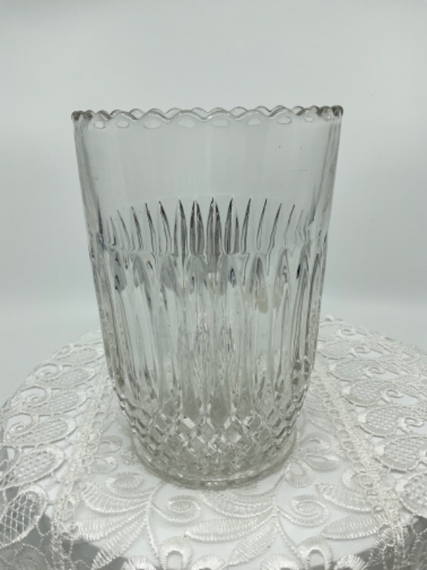 빈티지 프레스 글래스드 베이스 Vintage Pressed Glass Vase
