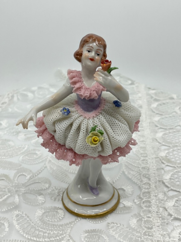 드레스덴 레이스 피겨린 Dresden Lace Figurine circa circa 1950