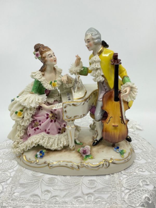 드레스덴 레이스 도자기 피겨린 Dresden Lace Porcelain Figural Group circa 1960