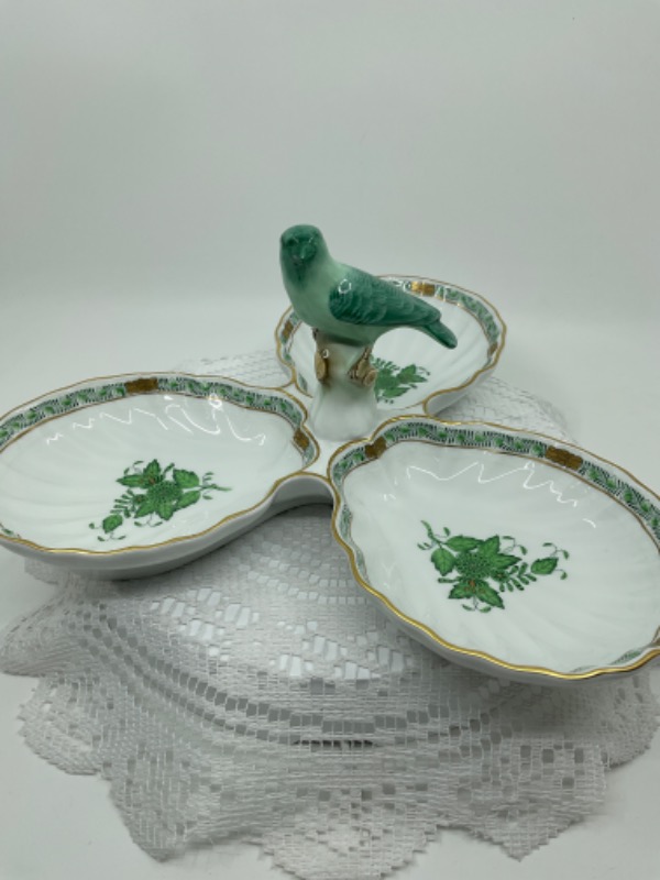 헤렌드 핸드페인트 그린 차이니즈 부퀘 트리플 (3 섹션) 서빙 디쉬 W/버드 손잡이-매우 귀한- Herend Hand Painted Green Chinese Bouqet Triple Serving Dish with Bird Finial - RARE !!!