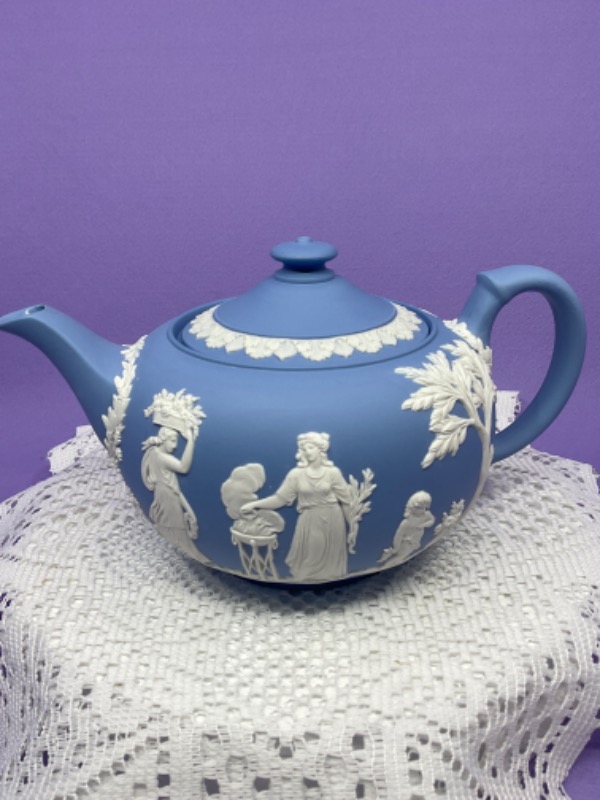 웨지우드 아이보리 온 제스퍼웨어 티팟 Wedgwood Ivory on Lavender Jasperware Teapot 1950