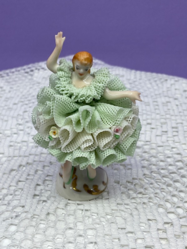 드레스덴 레이스 피겨린 Dresden Lace Figurine circa 1960