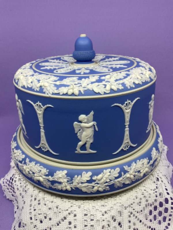 웨지우드 아이보리 온 라벤더 제스퍼웨어 돔 케이크 서버 Wedgwood Ivory on Lavender Jasperware Domed Cake Server circa 1900