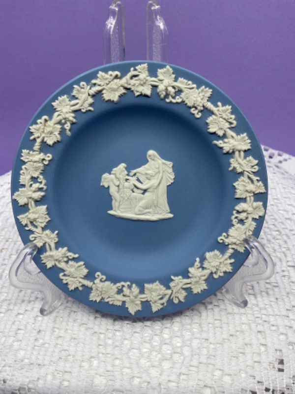 왜지우드 아이보리 온 라벤더 제스퍼웨어 핀 디쉬 Wedgwood Ivory on Lavender Jasperware Pin Dish circa 1960