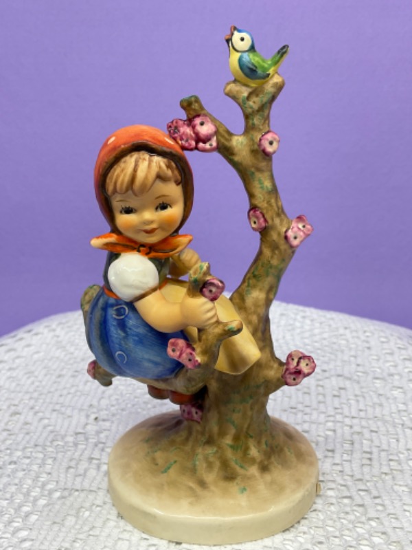 헴멜 &quot;Apple Tree Girl&quot; 피겨린 Hummel Apple Tree Girl Figurine circa 1960