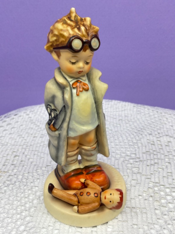 헴멜 &quot;Doctor&quot; 피겨린 Hummel Doctor Figurine circa 1980