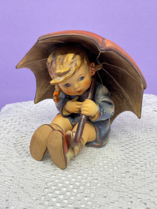 헴멜 &quot;Umbrella Girl&quot; 피겨린 Hummel Umbrella Girl Figurine circa 1960