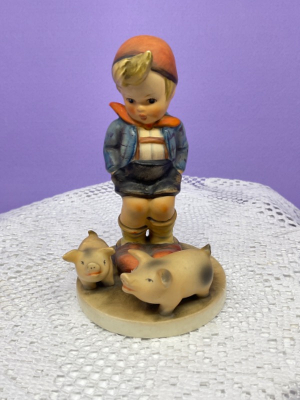 헴멜 &quot;Farm Boy&quot; 피겨린 Hummel Farm Boy Figurine circa 1960