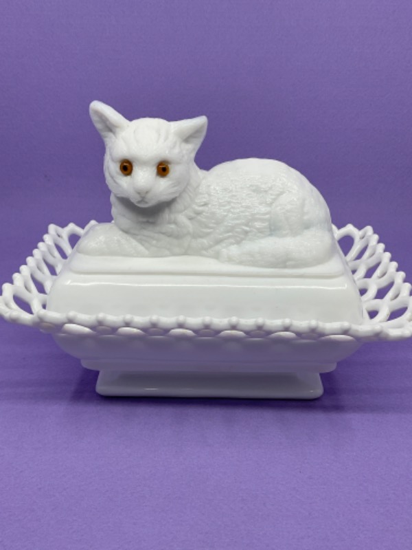 스페셜티 글래스 회사 밀크 글래스 고양이 레이스 바스켓-귀한 Specialty Glass Co. Milk Glass Cat on Lace Basket circa 1890