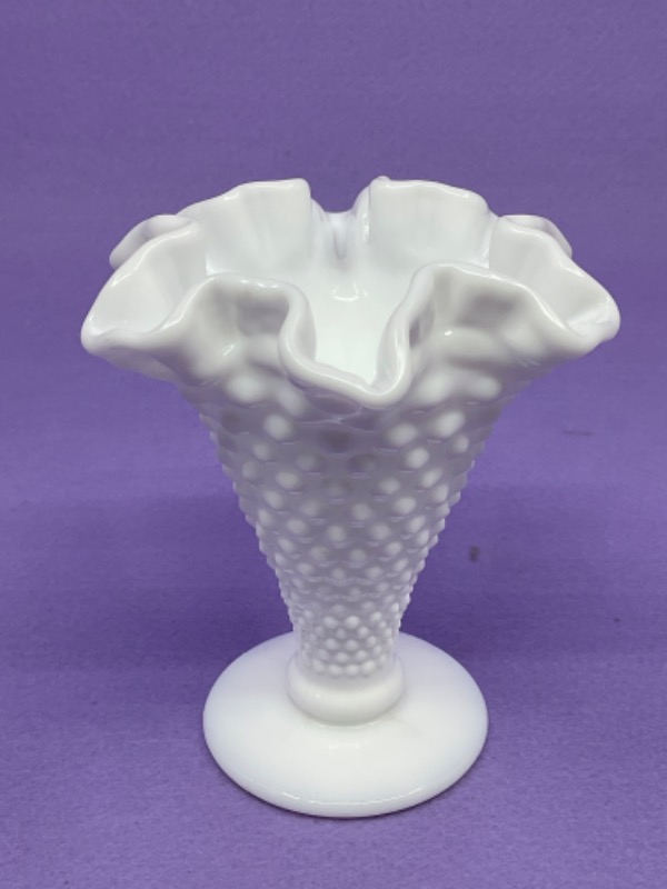 펜톤 합네일 밀크 글래스 베이스 Fenton Hobnail Milk Glass Vase