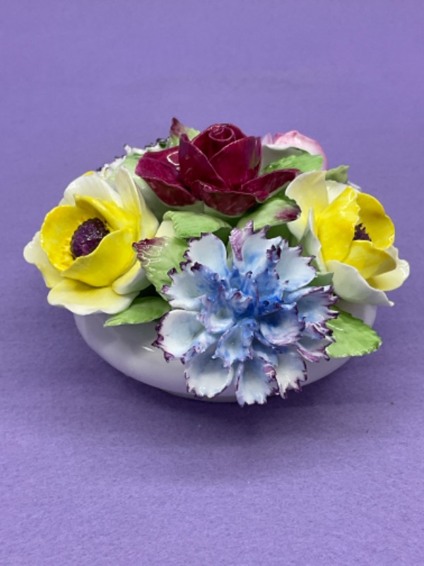 로얄 돌턴 도자기 보울 W/ 적용된 플라워 Royal Doulton Porcelain w/ Applied Flowers circa 1970