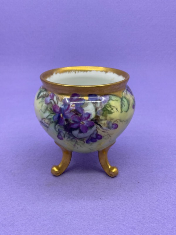 3개 발달린 핸드페인트 바일렛 베이스 3 legged Hand Painted Violet Vase circa 1900