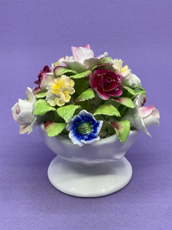 로얄 스테포드 도자기 보울 W/ 적용된 플라워 Royal Stratford Porcelain w/ Applied Flowers circa 1970