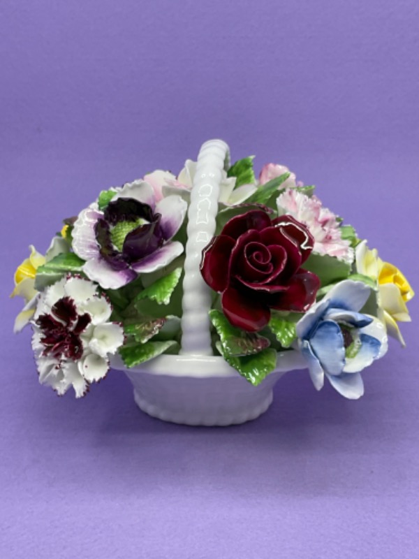 로얄 돌턴도자기 보울 W/ 적용된 플라워 Royal Doulton Porcelain w/ Applied Flowers circa 1970
