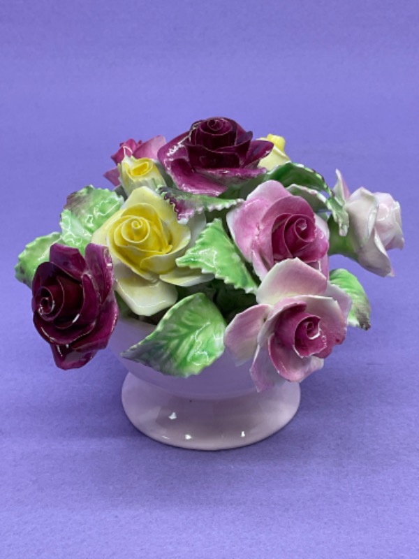 프로럴 도자기 보울 W/ 적용된 플라워 Floral Porcelain w/ Applied Flowers circa 1970