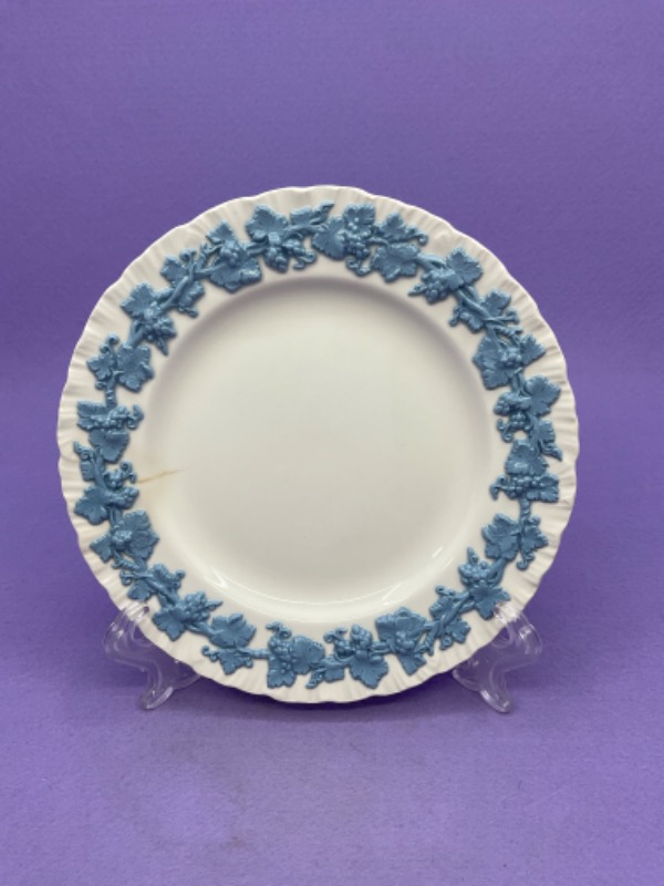 웨지우드 퀸즈웨어 에그쉘 라벤더 온 아이보리 브래드 플레이트 Wedgwood Queensware Eggshell Ivory on Lavender Bread Plate circa 1950