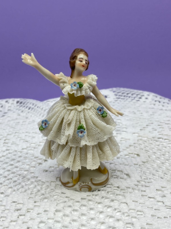 드레스덴 레이스 피겨린 Dresden Lace Figurine circa 1950