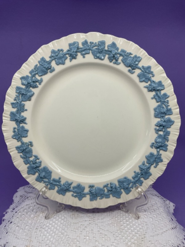 웨지우드 퀸즈웨어 에그쉘 라벤더 온 아이보리 플레이트 Wedgwood Queensware Eggshell Ivory on Lavender Plate circa 1950